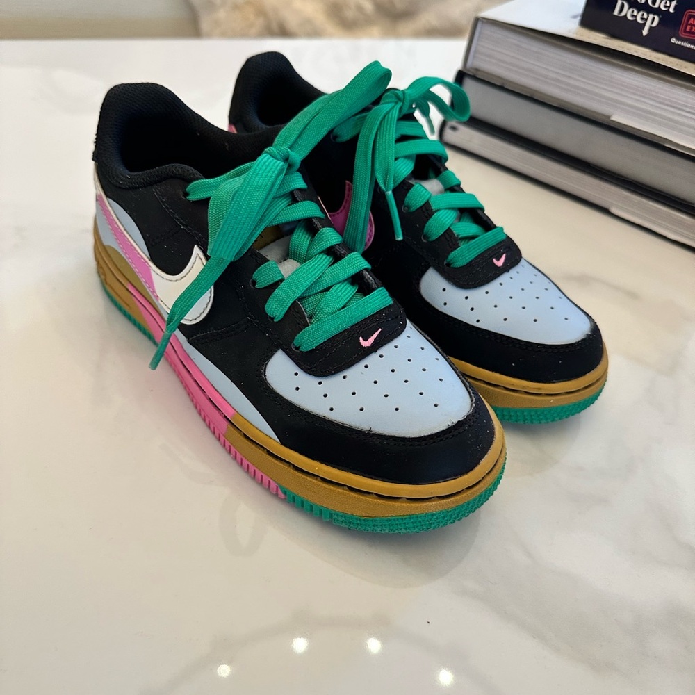 Authentic Girls' Nike Air Force 1 LV8 2 GS 'Dance
Sz 2.5
